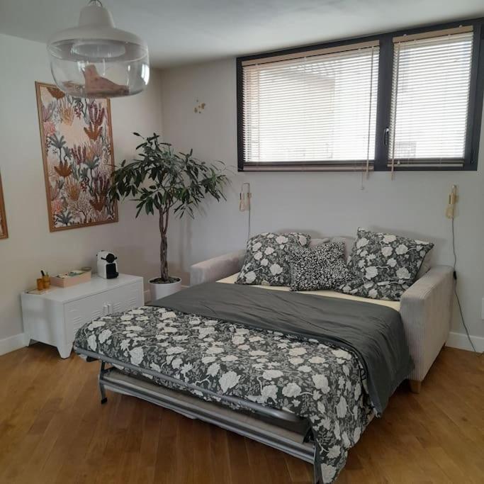 Appartement Joli studio avec stationnement gratuit. à Le Mans Extérieur photo